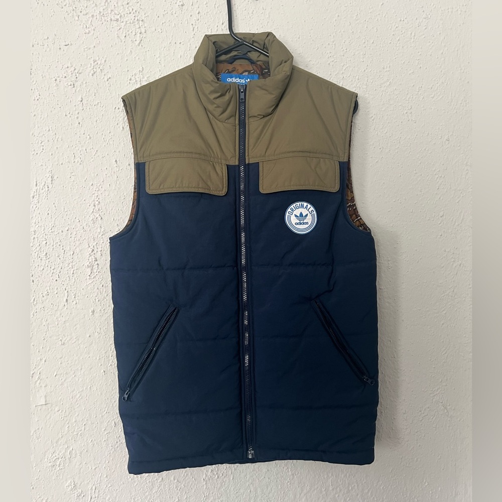 adidas Originals Puffy Vest: Mens Small